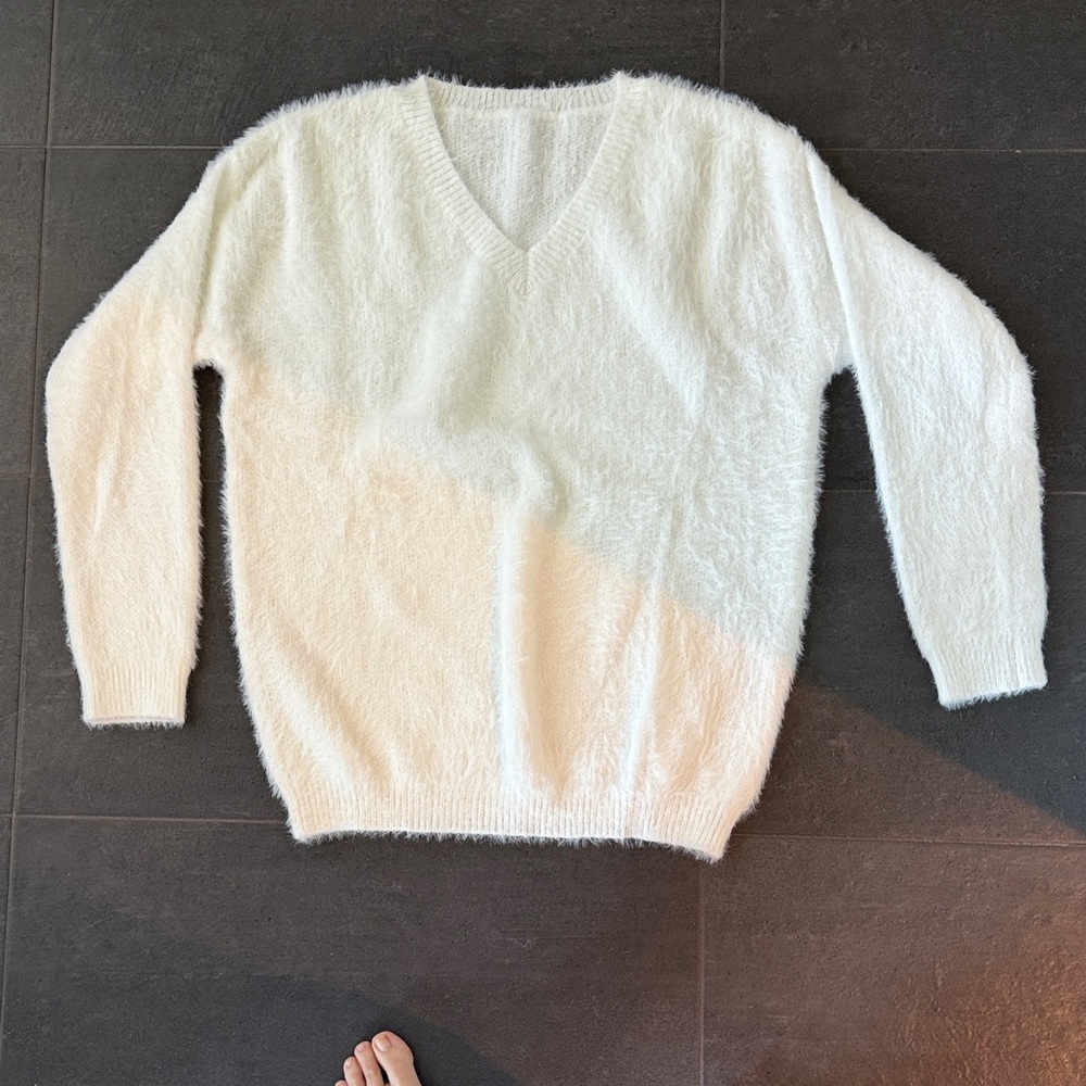 Elegant white  V-Neck Sweater